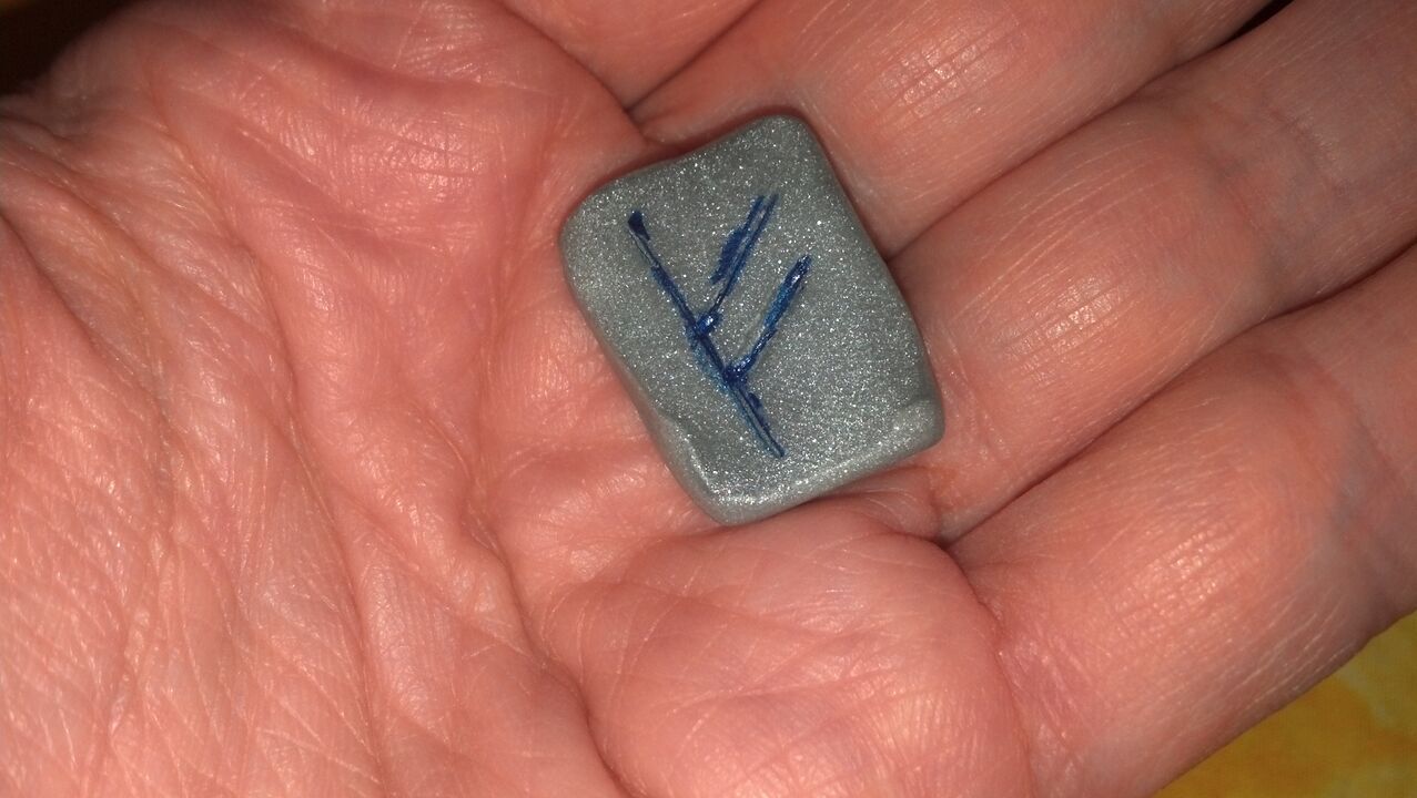 runiczny amulet, aby przyciągnąć bogactwo