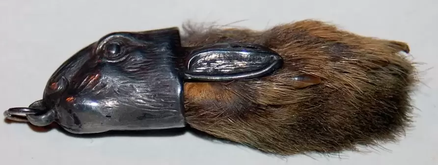 amulet na szczęście - łapka królika